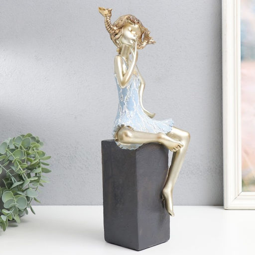 Фигурка полистоун «Девочка на кубе, с косичками», золото с голубым, 16×12×37 см