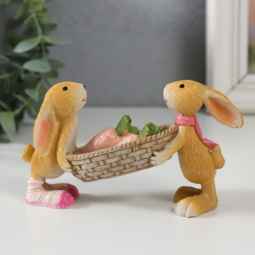 Фигурка полистоун Зайчата несут корзину моркови, 13?5?7.5 см