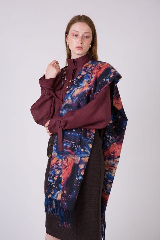 Палантин из полиэстера и вискозы с бахромой