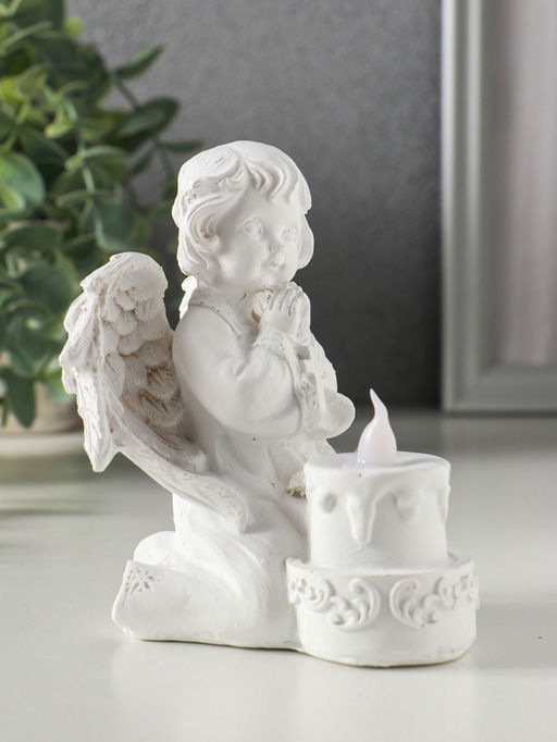 Фигурка светящаяся полистоун Белоснежный ангел с двухъярусным тортом, 7.7?8.5?11.5 см