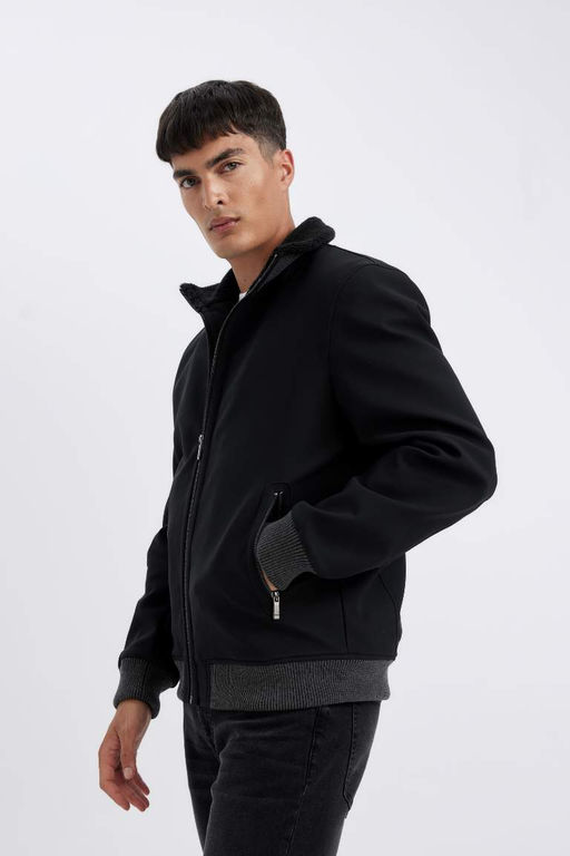 Приталенная сезонная куртка из искусственной кожи с воротником-стойкой на подкладке и застежкой-молнией с двойным карманом - Defacto фото 4