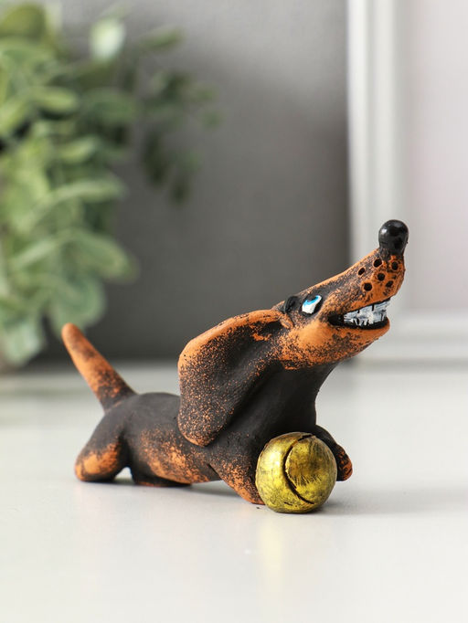 Фигура "Такса с мячом" 4.5х9х4.3 см