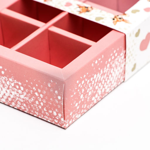 Цена за 5 шт. Коробка для конфет 6 шт, бело-розовая Олени, 13,7 х 9,85 х 3,86 см - UPAK LAND фото 6