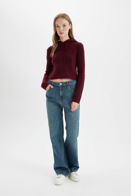 Женский однотонный укороченный трикотажный свитер обычного кроя с капюшоном - Defacto фото 2