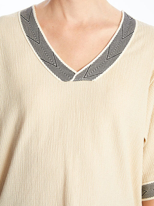 V Yaka Desenli Oversize Dokulu Kad?n Bluz