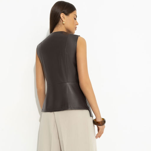 Жилет из мягкой экокожи Откровенно стильная (коричневый) - Charutti фото 5