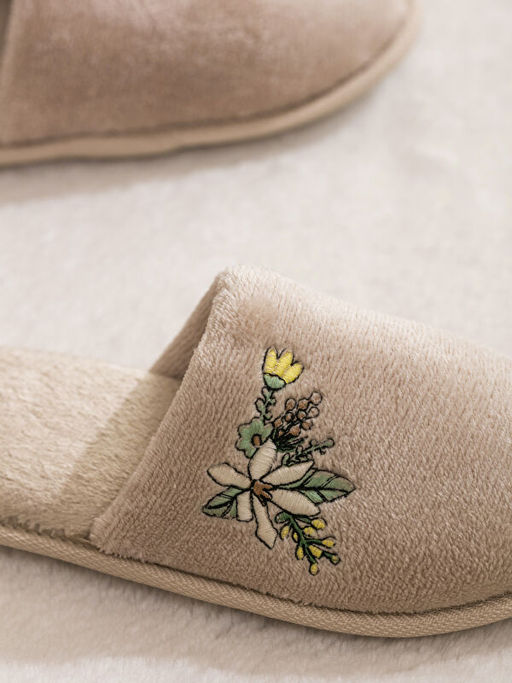 ?i?ek Nak??l? Kad?n Ev Terli?i