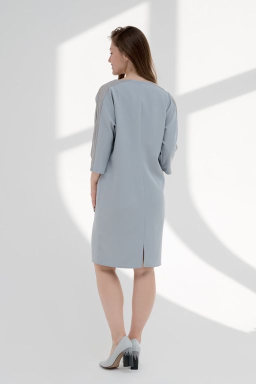 Элегантное платье с декором серое