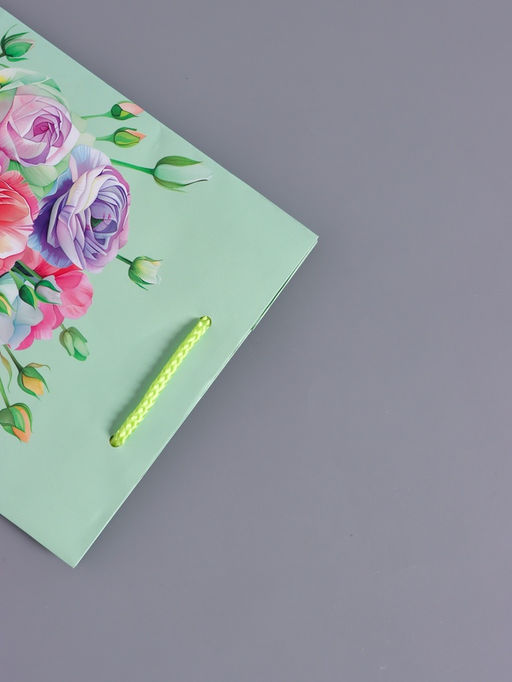 Пакет подарочный ламинированный Весенний букет, мятный, 18?22.3?10 см