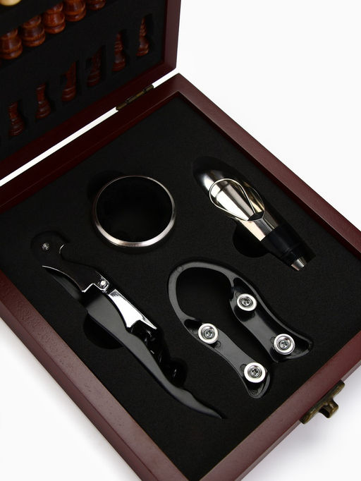 Подарочный набор для вина «Золотому человеку»: 4 предмета + шахматы