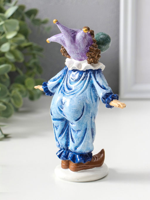 Сувенир полистоун "Клоун надувает шарик" сине-фиолетовый 16,5 см