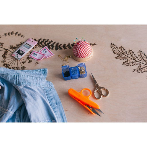 Цена за 3 шт. Игольница «Круг», на деревянной подложке, d=7 см, красная, белая