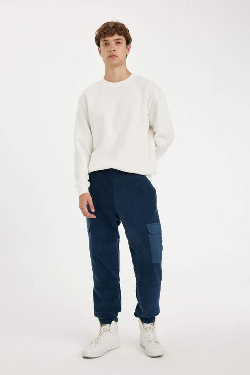 Флисовые спортивные штаны стандартного кроя с карманами-карго - Defacto фото 4