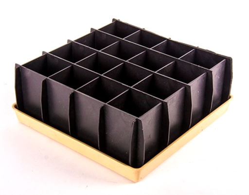 Комплект для рассады "Урожай-16" разборный 26,5х26,5х9см (16 ячеек 200мл, поддон) (пластик) черный