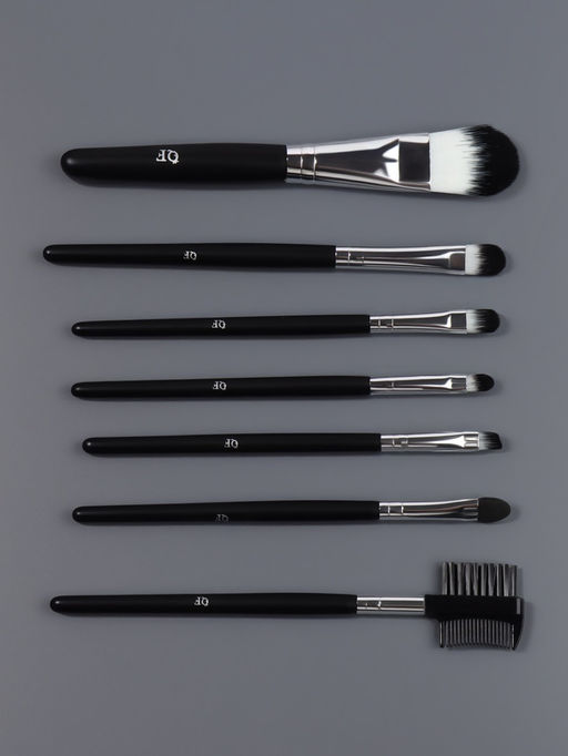 Набор кистей для макияжа SMOKY, 7 шт., футляр с кнопкой, чёрный