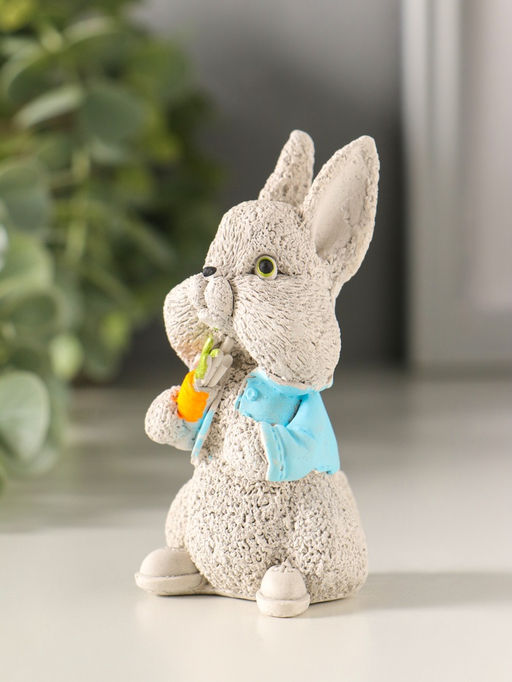 Фигурка гипс Кролик с морковкой, 7?5?4 см, серый