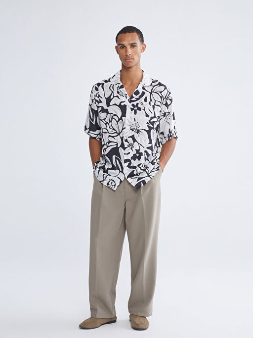 Regular Fit Resort Yaka K?sa Kollu Desenli Viskon Erkek G?mlek