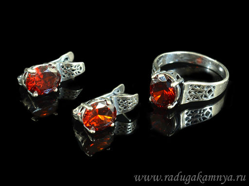 Кольцо серьги с цирконом искусственным, цв.красный размер 19