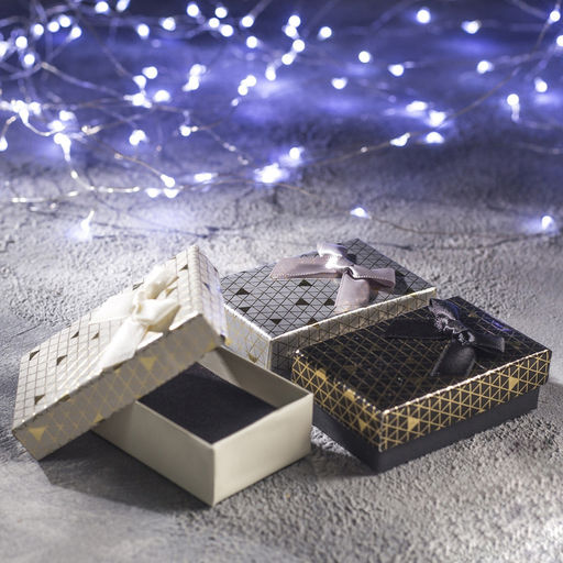 Цена за 6 шт. Коробочка подарочная под набор «Треугольники», блестящие, 5×8 см, (полезная часть 4.8×7.7 см,), МИКС