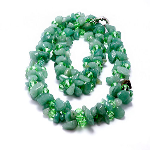 Бусы из камня Нефрит темный привлекает денежные энергии