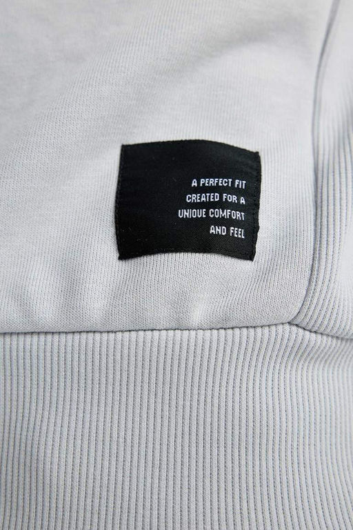 Базовый свитшот обычного кроя с тканой этикеткой - Defacto фото 5