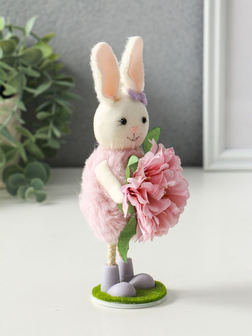 Фигурка пасхальная Зайка в платьице с бутоном пиона в лапках, 5.5?5?19 см