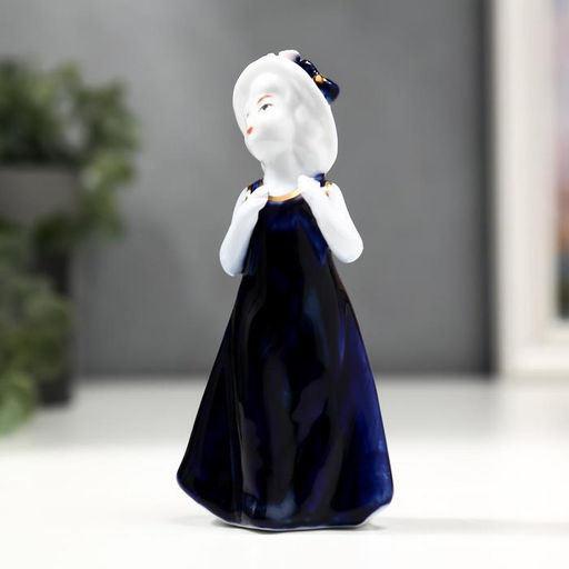 Фигурка керамика под фарфор «Малышка в шляпе», белый с сине-золотым, 12×6 см