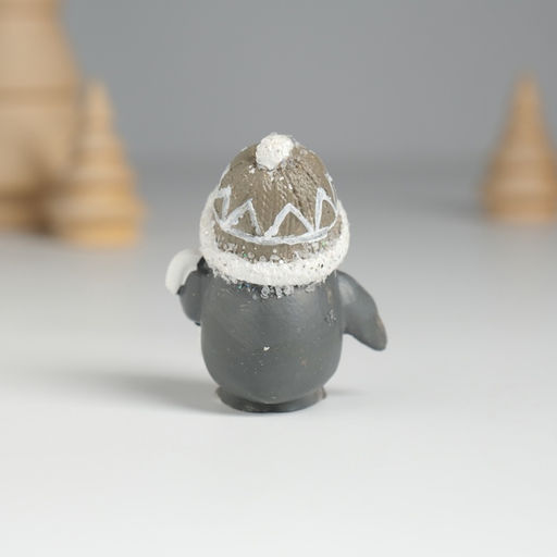 Фигурка полистоун «Пингвин в шапке, с леденцом», 3.5×2.5×4.6 см