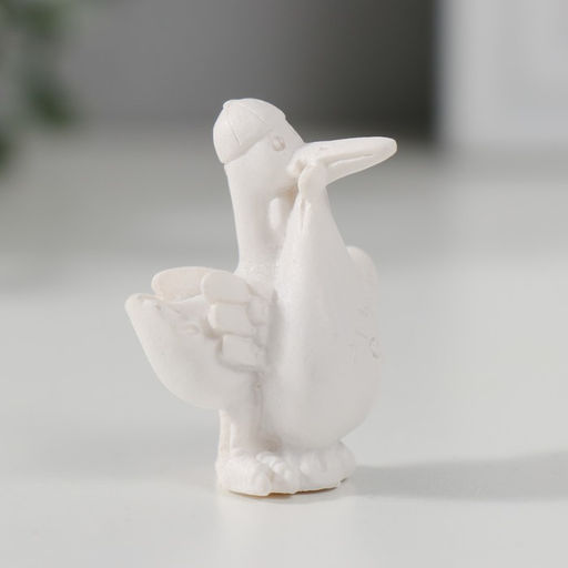 Фигурка полистоун «Малыш в кулёчке у аиста», 3.8×3.2×2.4 см