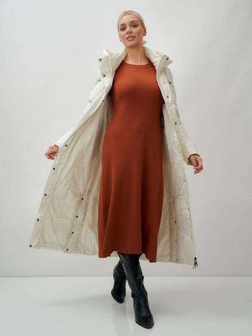 Пальто утепленное стеганное зимнее с капюшоном женское бежевого цвета 9611B - Mtforce фото 21