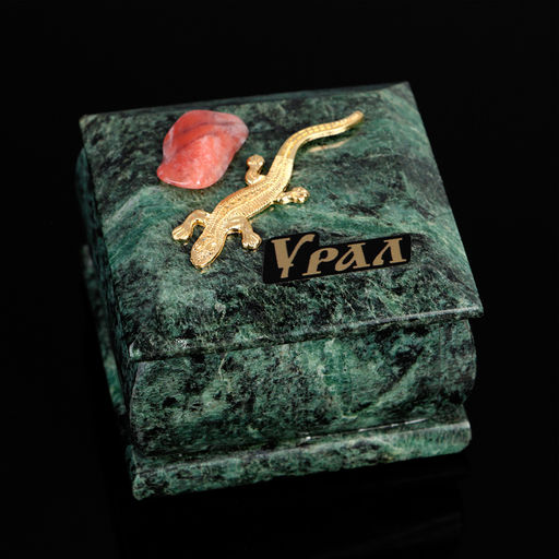 Шкатулка для украшений «Урал», змеевик, с декоративным камнем, 6.5×6.5×5.5 см
