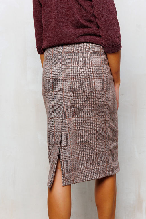 273-1BRN Юбка теплая в клетку миди