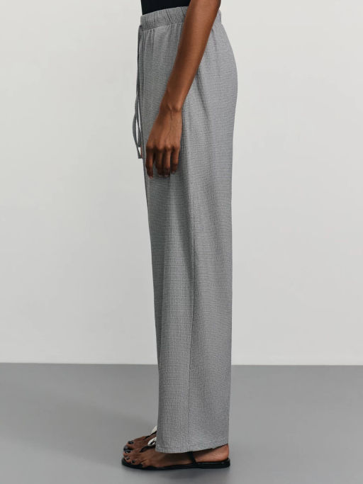 Брюки из рельефной ткани с эластичной талией / Zarina  фото 3