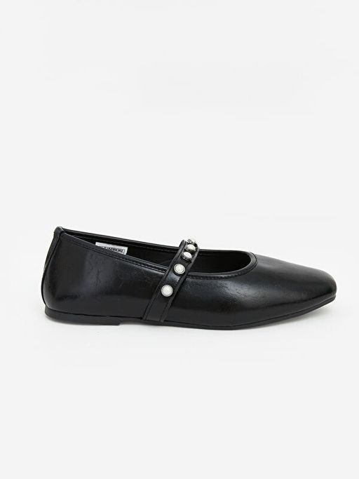 ?nci Detayl? Kad?n Kare Burun Babet