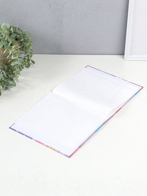 Фотоальбом на 80 фото 10х15 см "Малышка с косичками, с мишкой" в коробке 5х19х22,8 см