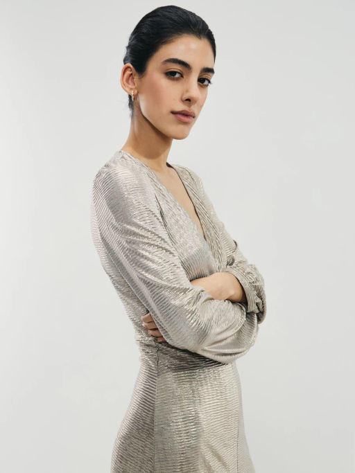 Платье из блестящей ткани с разрезом / Zarina