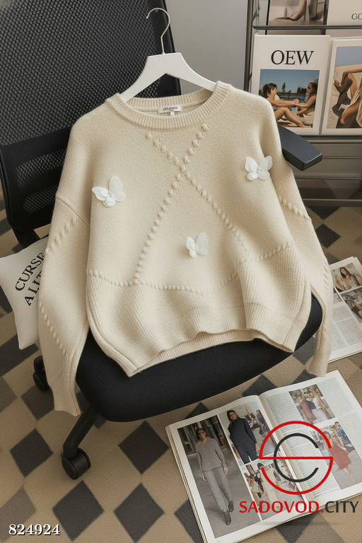 Свитер женский с бабочками