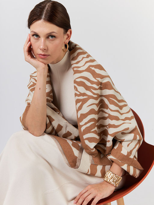 В СОСТАВЕ ШЕРСТЬ И КАШЕМИР Большой, мягкий, теплый однотонный двусторонний палантин - Tantino фото 3