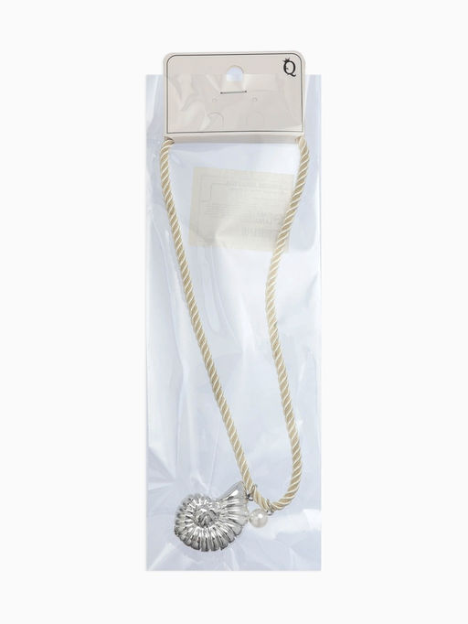 Кулон на жгуте текстильном "Ракушка", цвет бело-серебристый