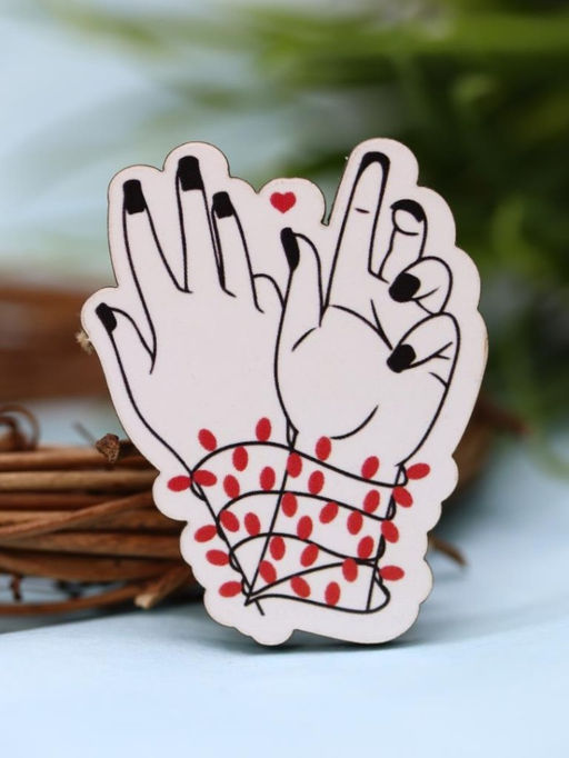 Значок ECO из дерева LOL LAB "Сердце в руках"