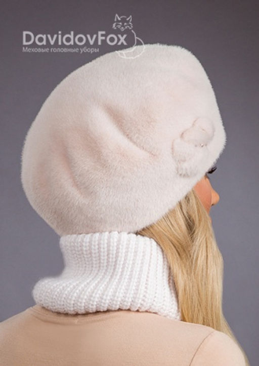 Шапка Берет экомех с украшение зефир