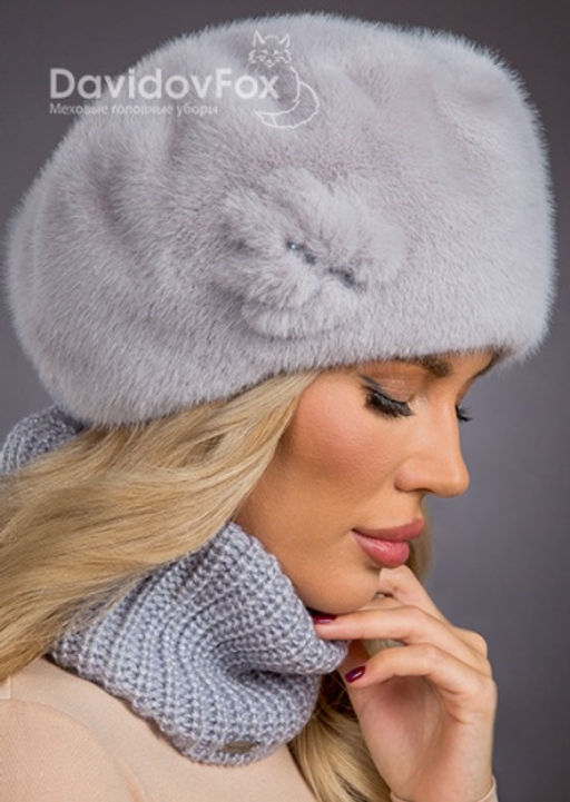 Шапка Берет экомех с украшением сапфир