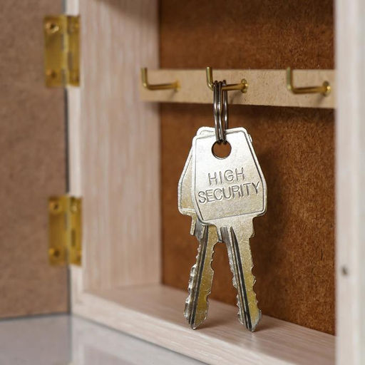 Ключница настенная «Снегири на новогодней ёлке», панно декоративное, 17×12 см