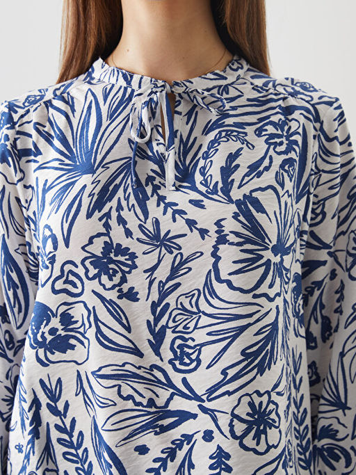 Ba?lamal? Yaka ?i?ekli Bluz