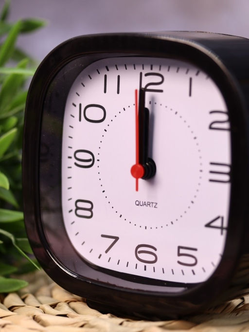 Часы-будильник TimeTrek, black (11х10,5 см)