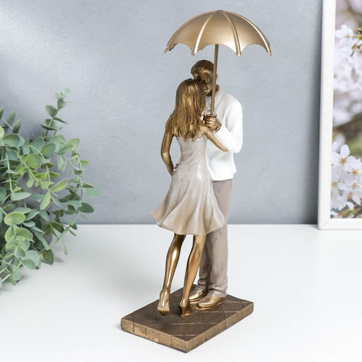 Фигурка полистоун романтика «Поцелуй под дождём», 29.5×11.5×14.5 см