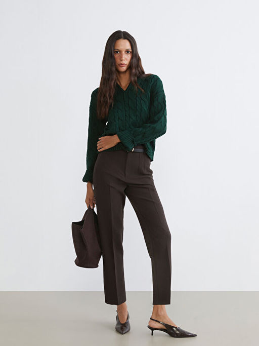 Beli Kemerli Dar Fit Kad?n Pileli Pantolon