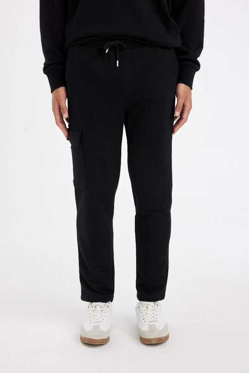 Мужские черные приталенные спортивные брюки с карманами-карго и прямыми штанинами - Defacto фото 5