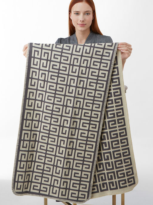 в составе ШЕРСТЬ и КАШЕМИР  Большой, мягкий, теплый двусторонний палантин с принтом. - Tantino фото 2