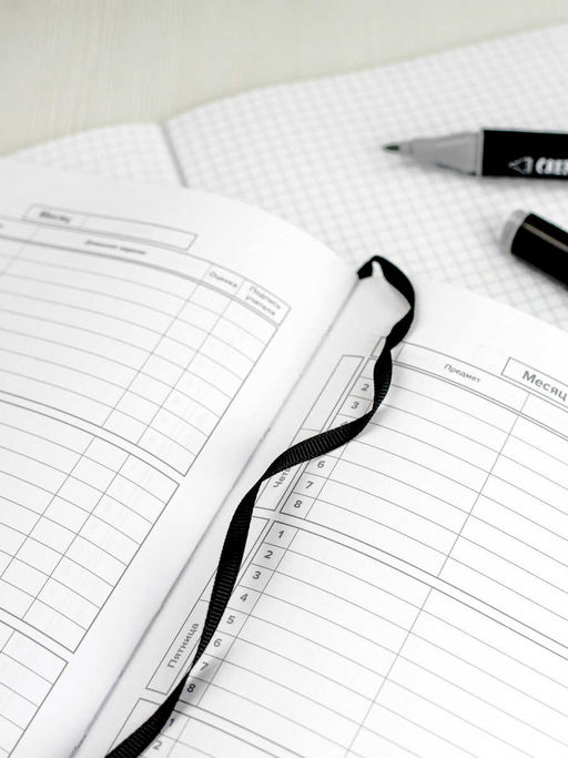 Дневник школьный арт. 68700 / 15 СЕРДЕЧКИ НА ЧЕРНОМ